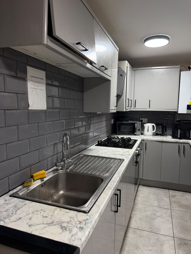 En-suite double room - Totterdown area all bills included 