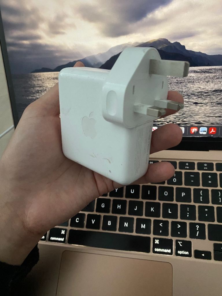 Apple USB-C Power 61 W Adapter Charger – White, Fair Condition