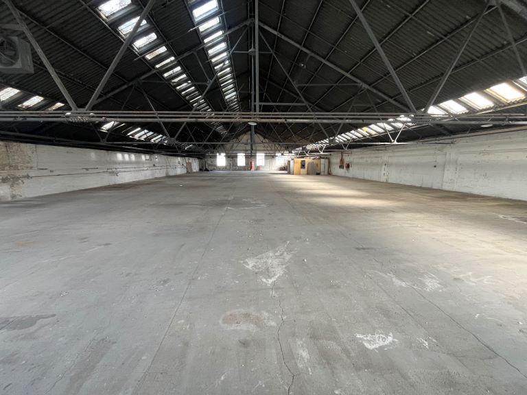 Large First Floor Warehouse Unit to Rent – 13,000 sqft – Loading Access – Greenhithe
