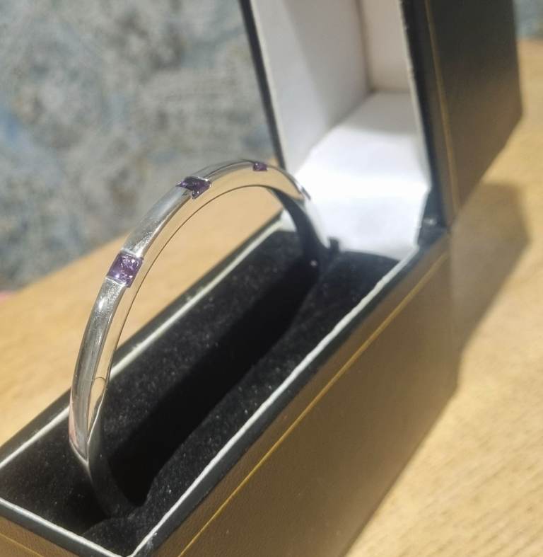 Gold 9ct Bangle / Bracelet with amethysts. 