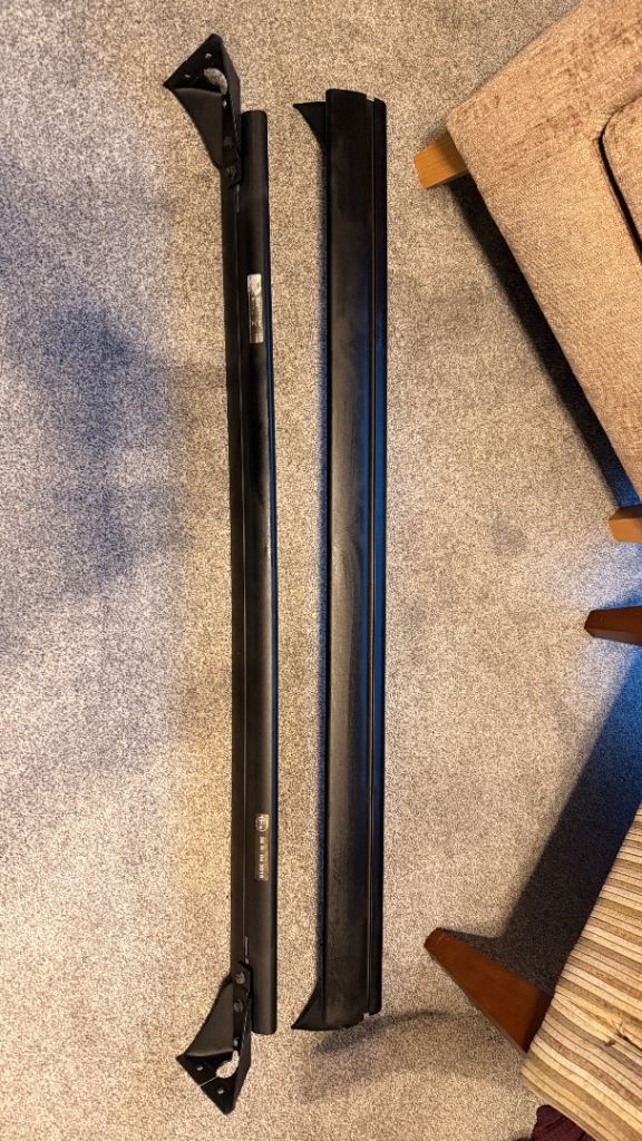 CRUZ Aero Fuze Dark ROOF CARRIER (BMW 5 Series & others)