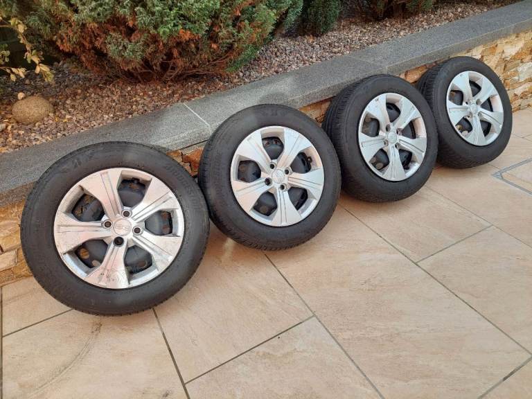 Set of 4 15" Steel Wheels with tyres for Dacia Sandero/Renault Clio
