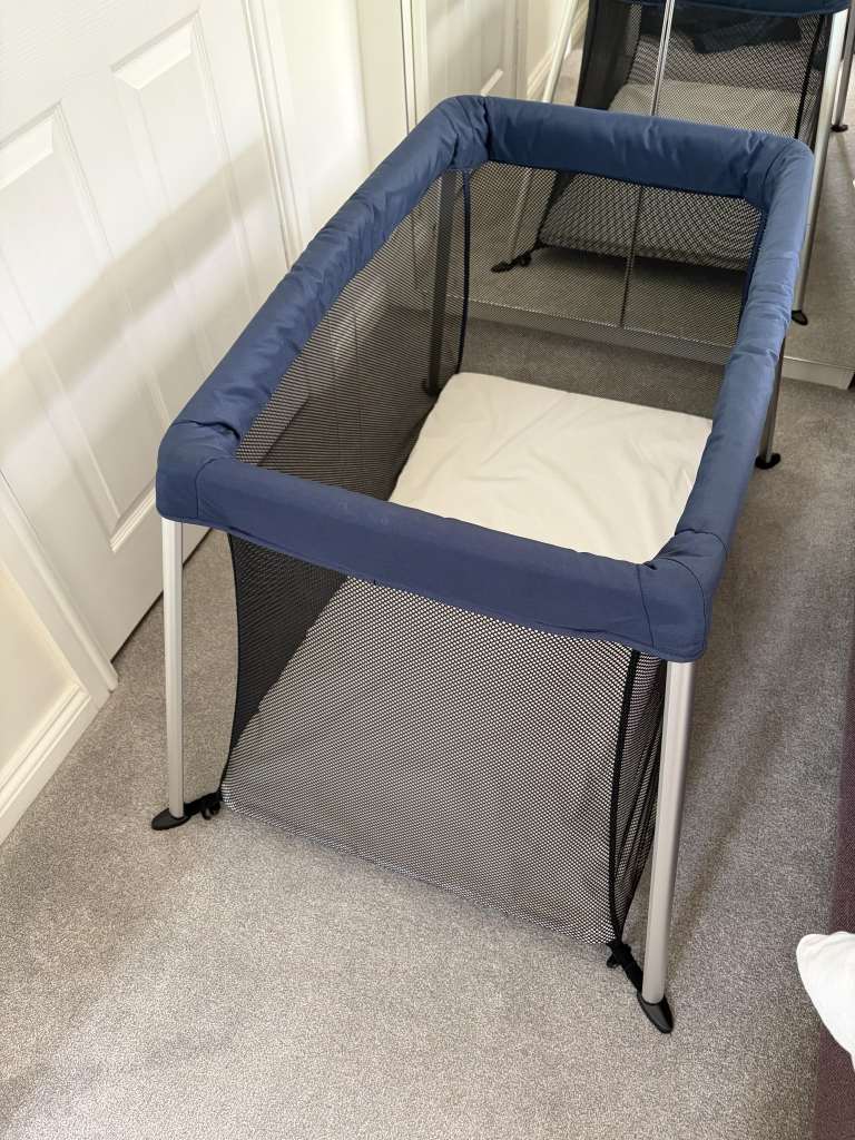 Baby Travel Cot / Playpen – Blue, Folds Up Easily