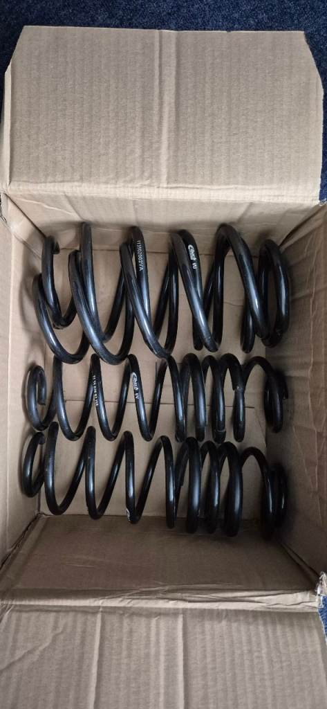 FORD FIESTA MK7 EIBACH 20MM LOWERING SPRINGS AND REAR TOP MOUNTS .