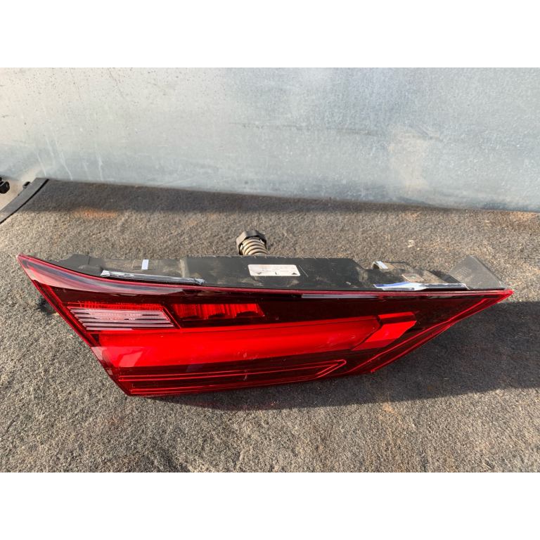 BMW 1 SERIES F40 PASSENGER SIDE REAR TAILGATE LIGHT 