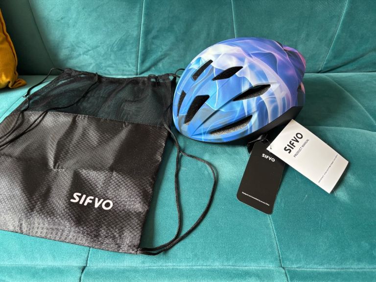 New SIFVO Cycle Helmet, Adjustable 55-58cm with Magnetic Buckle