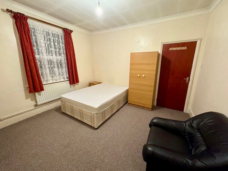 Rent Double Room - Colney Hatch Lane Muswell Hill 