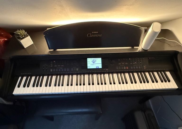 Yamaha Clavinova CVP-107 Piano and Stool