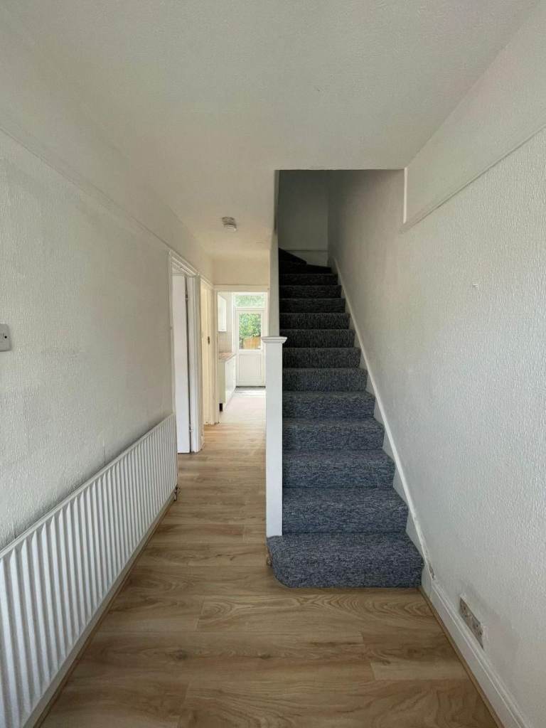 A LARGE THREE BEDROOM SEMI DETACHED HOUSE TO RENT