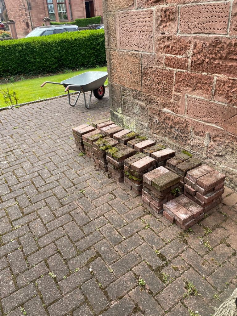 FREE - 130 Mono blocks - Red (used)