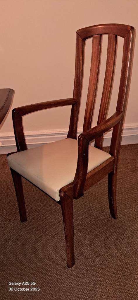 Table and 6 chairs. FREE!