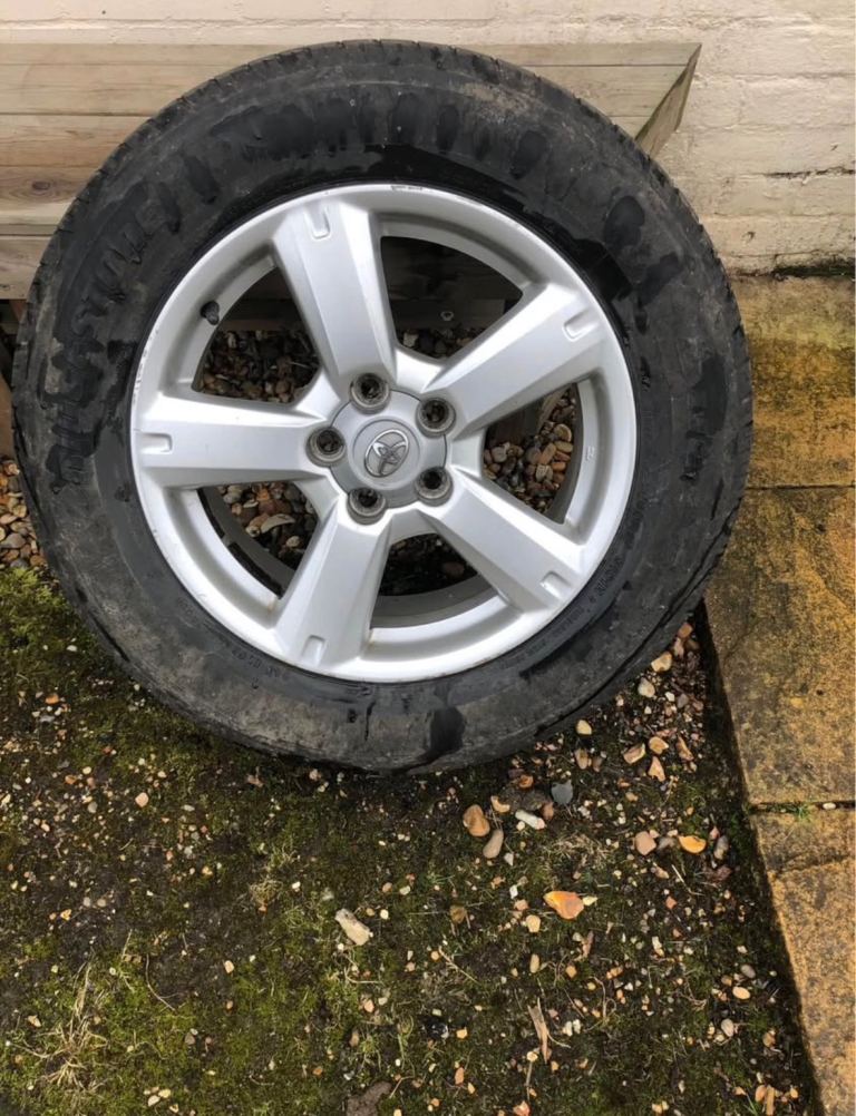 Wheel and Tyre for mk3 RAV4 