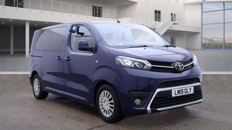  Toyota PROACE CITY Verso 1.5D Shuttle Medium MPV 5dr Diesel Manual MWB Euro 6 (s/s) (9 Seat) (12...