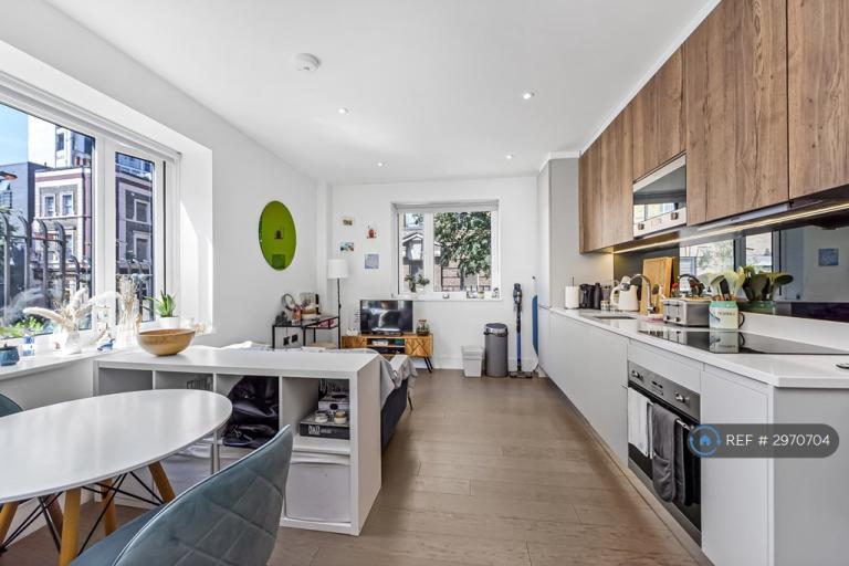 1 bedroom flat in Eric St, London, E3 (1 bed) (#2970704)