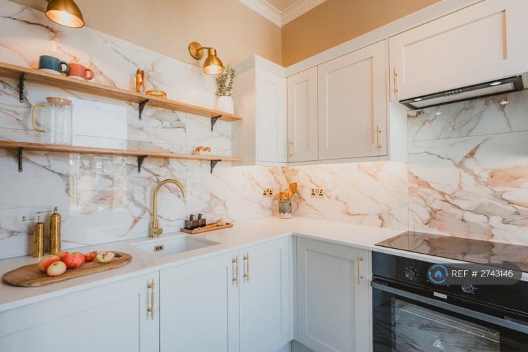 1 bedroom flat in Second Avenue, Cliftonville, Margate, CT9 (1 bed) (#2743146)