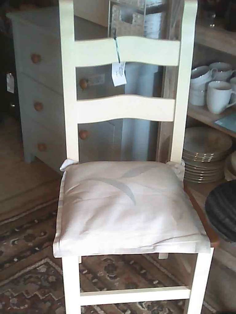 STURDY SINGLE MODERN HIGH LADDER BACK CHAIR. PAINTED. WIDE SEAT PAD. IN GOOD ORDER.