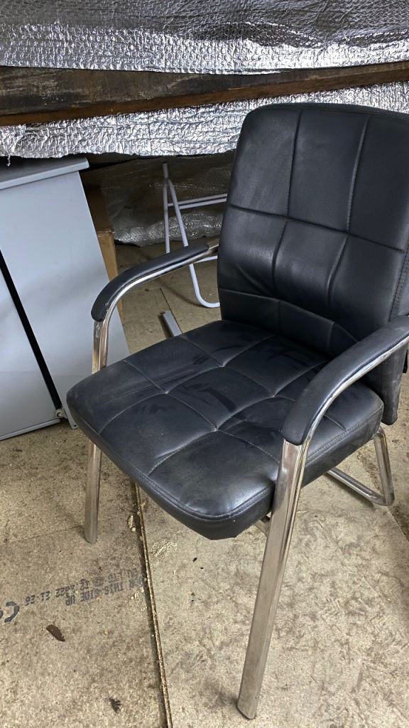 Black Office Chair with Armrests – Good Condition