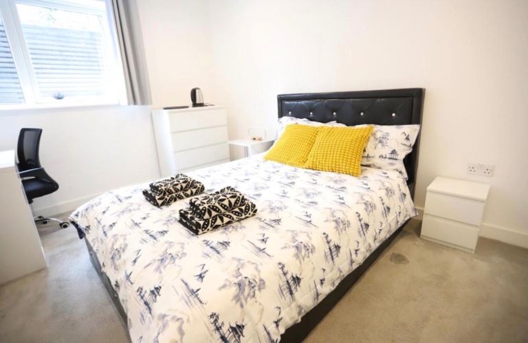 Double room E suite available 