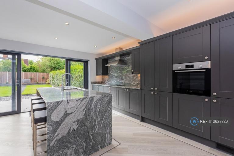 4 bedroom house in Raymond Crescent, Guildford, GU2 (4 bed) (#2827728)