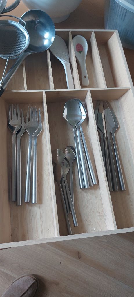 Kitchen accessories, cutlery, bowls ect.