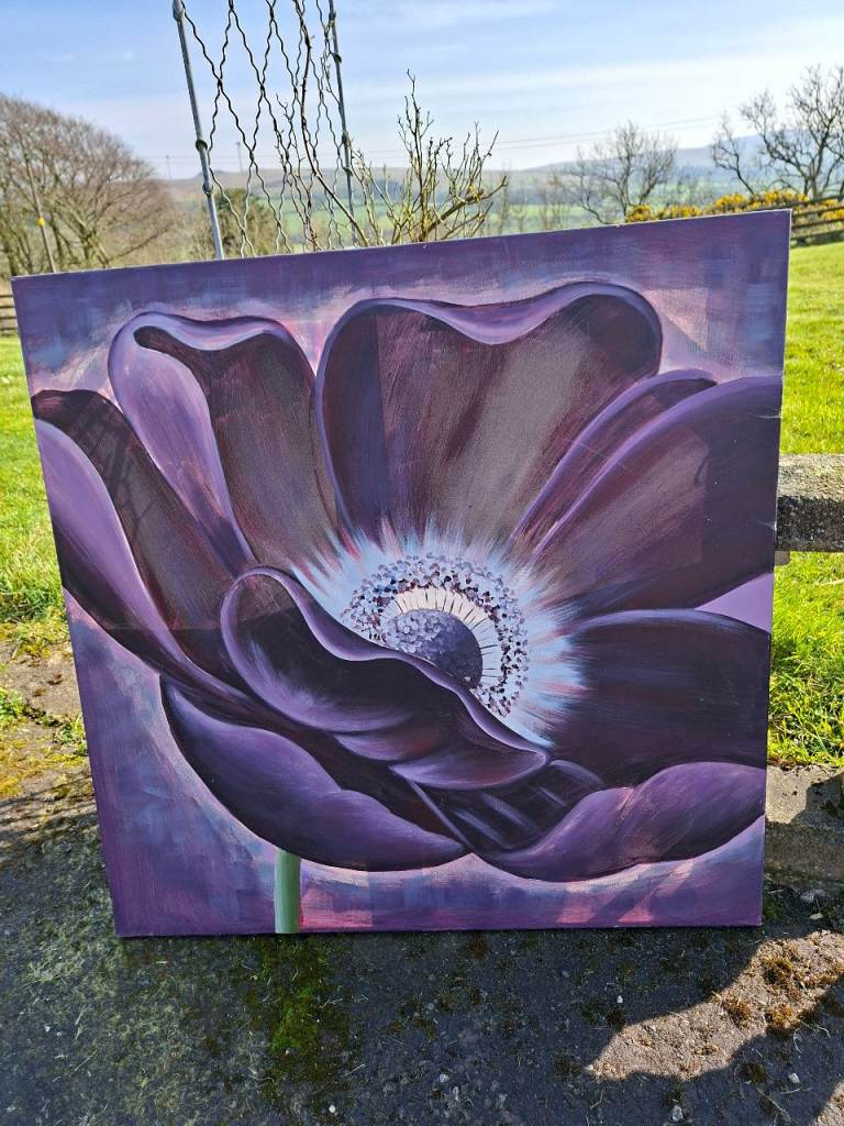 Large flower print canvas, excellent condition. 95cm x 95cm