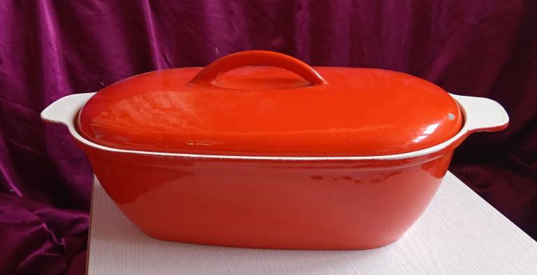 Red Vintage 70s/80s Cast Iron Casserole Dish - Made in USSR
