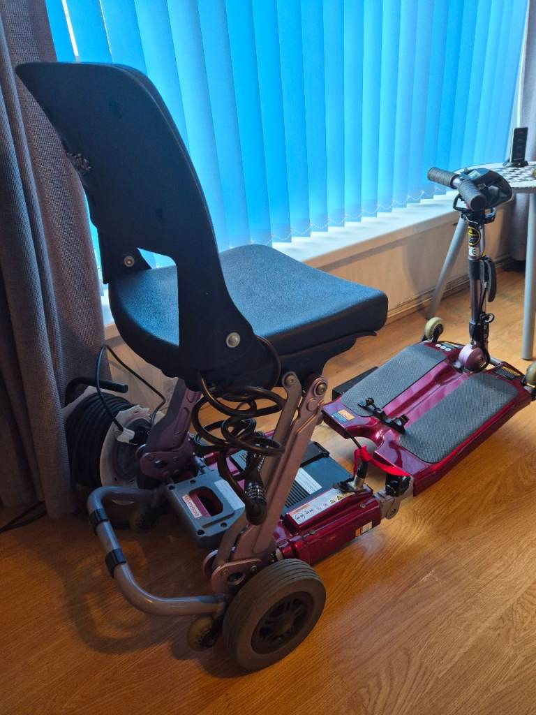 MOBILITY SCOOTER (Luggie)