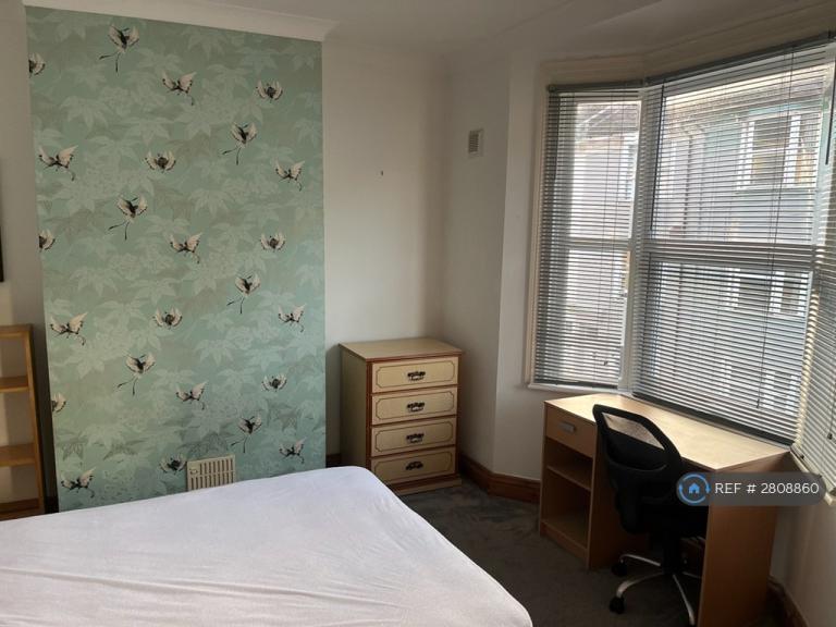 4 bedroom house in St Martins Place, Brighton, BN2 (4 bed) (#2808860)