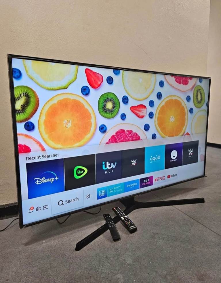55" SAMSUNG CRYSTAL UHD 4K SMART HDR LED WiFi TV with stand and remote £220