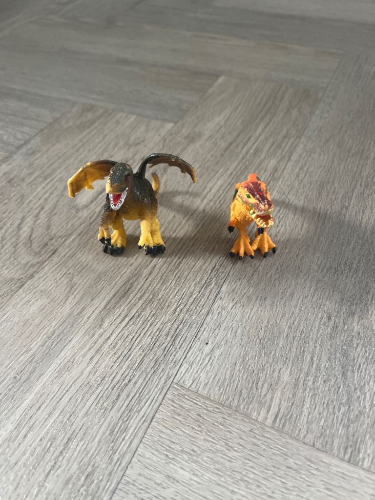 image for 2x dinosaur figures