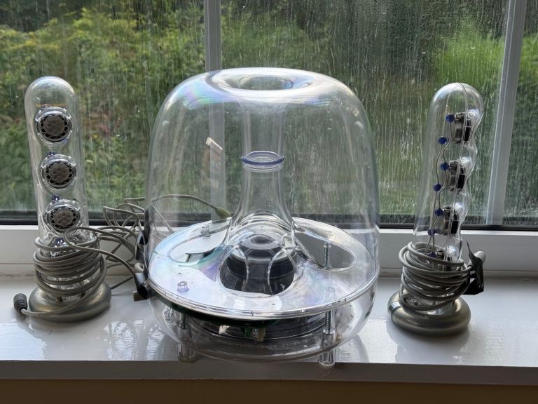 Compact speaker system 