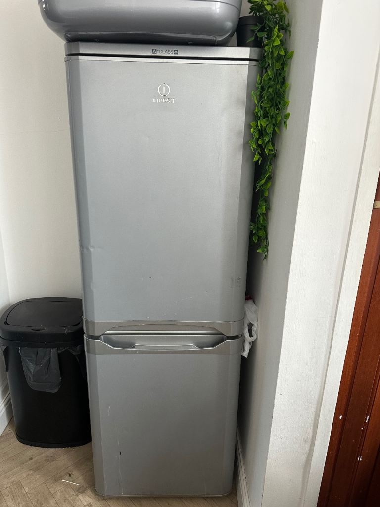 Used Fridge Freezer – Great Working Condition