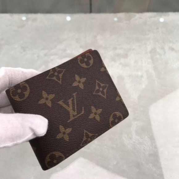 Louis Vuitton Monogram Wallet – Good Condition