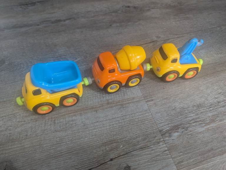 ELC 3 x magnetic vehicles - dumper truck, cement mixer, tow truck