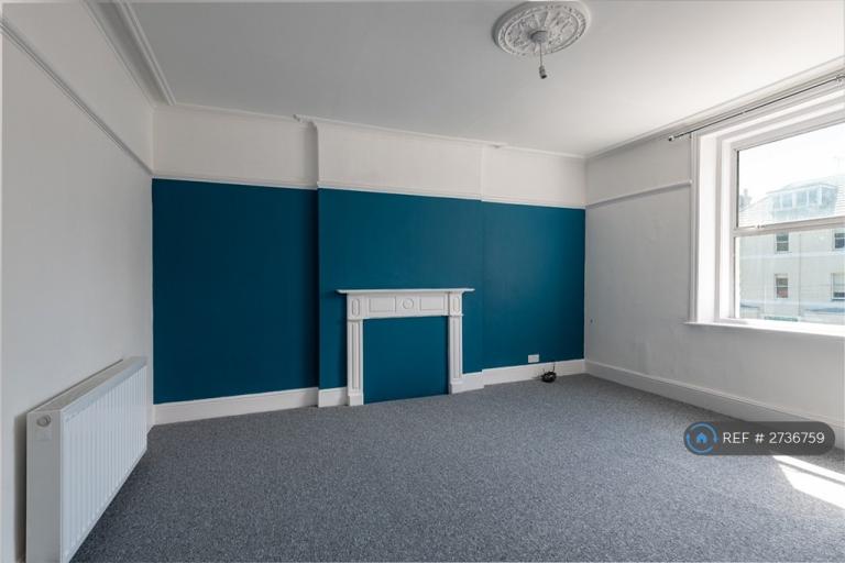 2 bedroom flat in Chandos Square, Broadstairs, CT10 (2 bed) (#2736759)