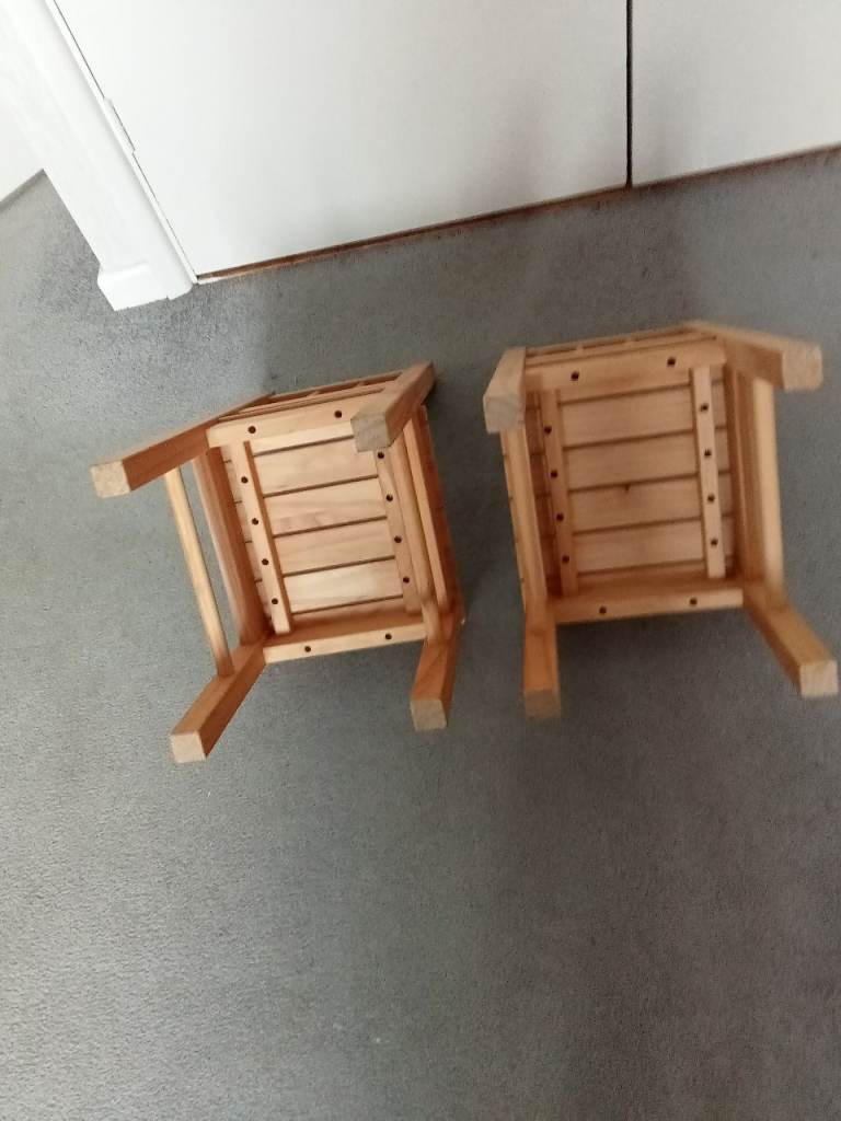 Kids table and chairs