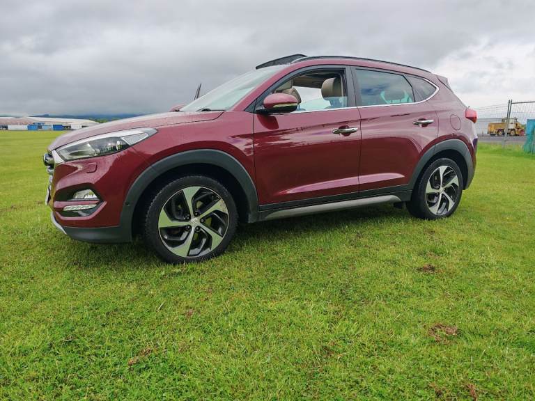 Hyundai Tucson Premium 2.0 Diesel - Highest Spec ULEZ Free 4x4 in Ruby Whine - Pearl