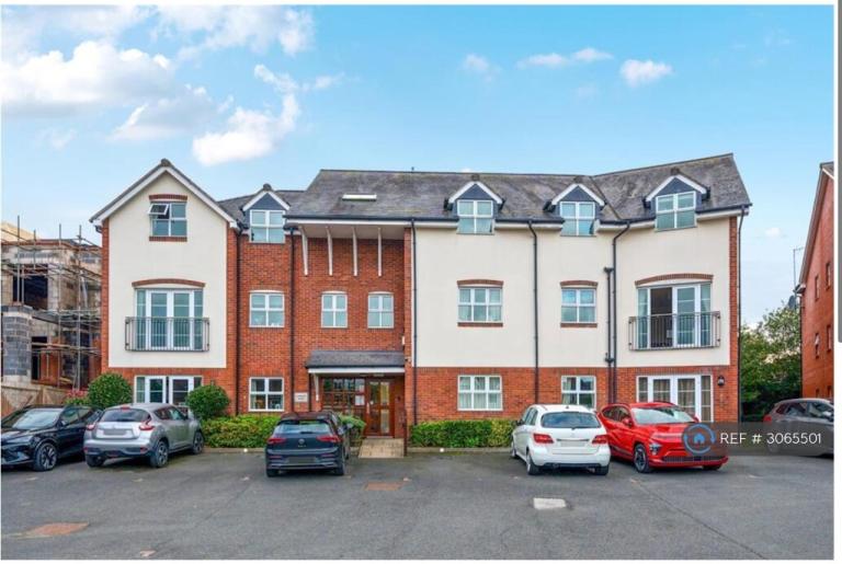 2 bedroom flat in Poplar Road, Dorridge, B93 (2 bed) (#3065501)