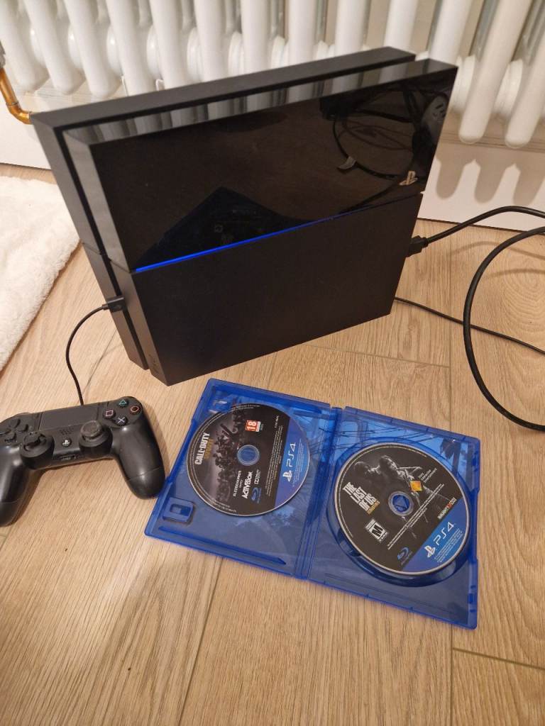 Ps4 - 500gb with COD WW2 & The Last of Us