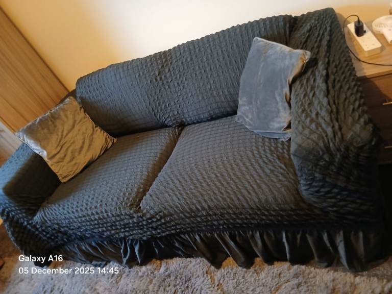 Room in clean flat free for 1 month time! Double bedroom furnished as single bedroom