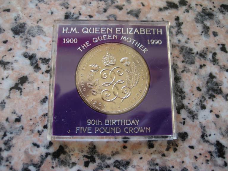 Queen Elizabeth The Queen Mother 90th Birthday Five Pound Crown - Excellent condition c1990