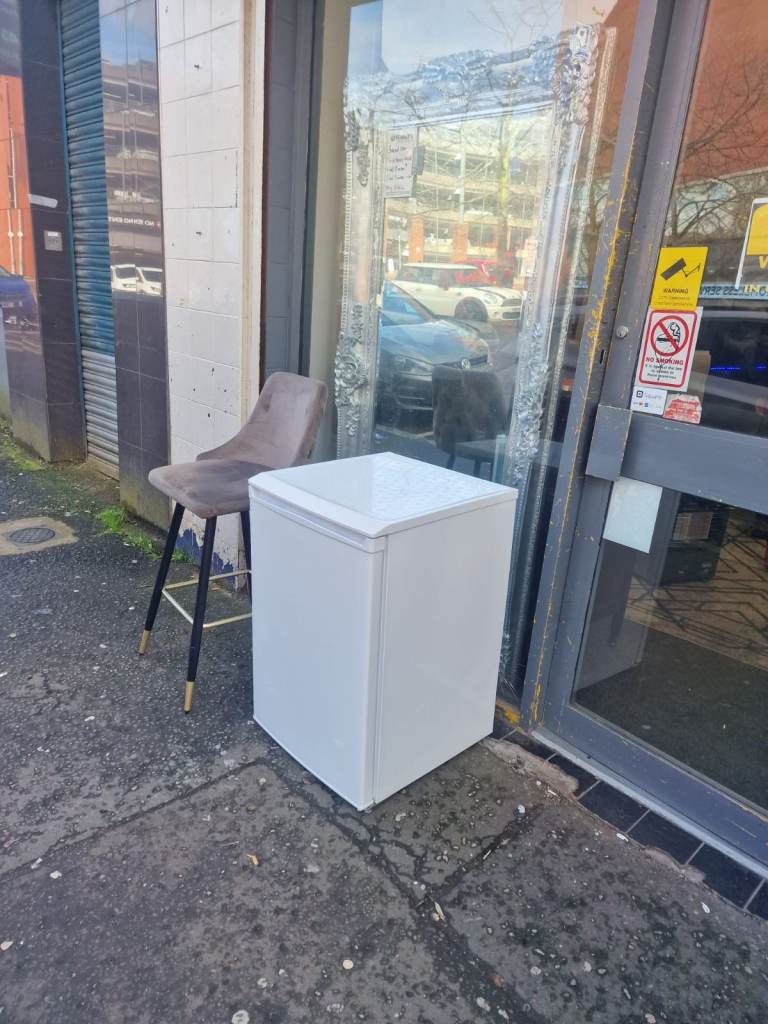 Indesit under the counter fridge Freezer with ice box £105