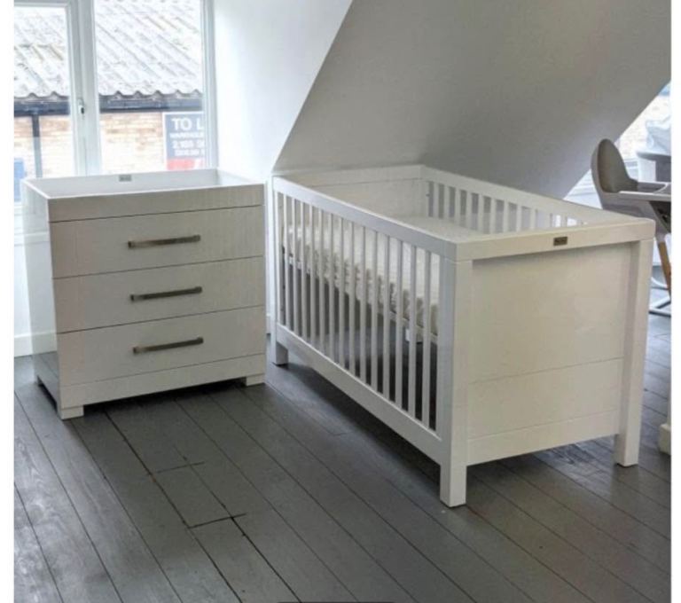 Silver Cross Notting Hill Gloss White Cot Bed & Matching Changing Table