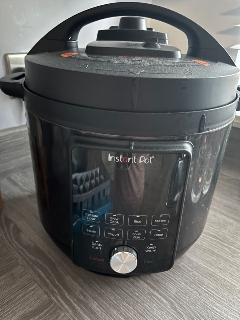 Instant pot pressure cooker 