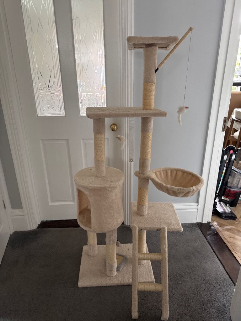 Cat tree