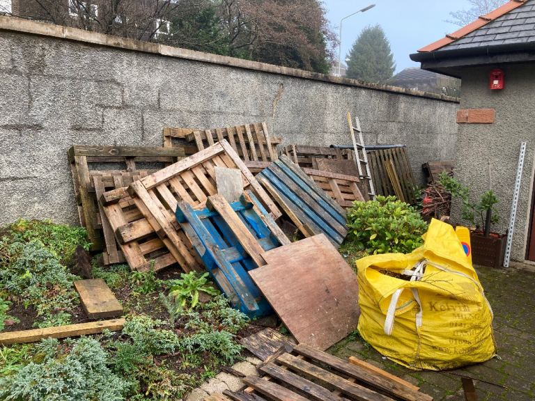 Free pallets g61 area