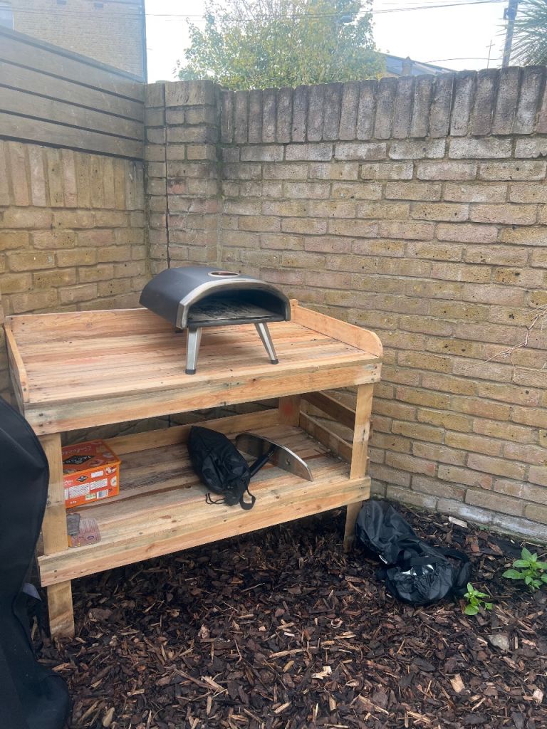 Pizza table 