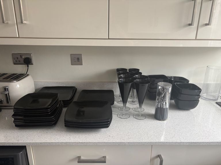 Black Dinner Set 