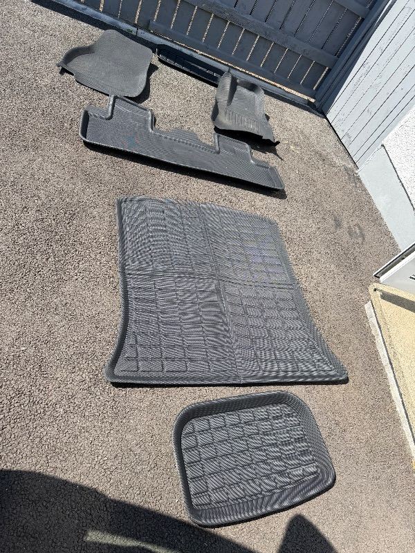 Tesla Model Y premium mat set