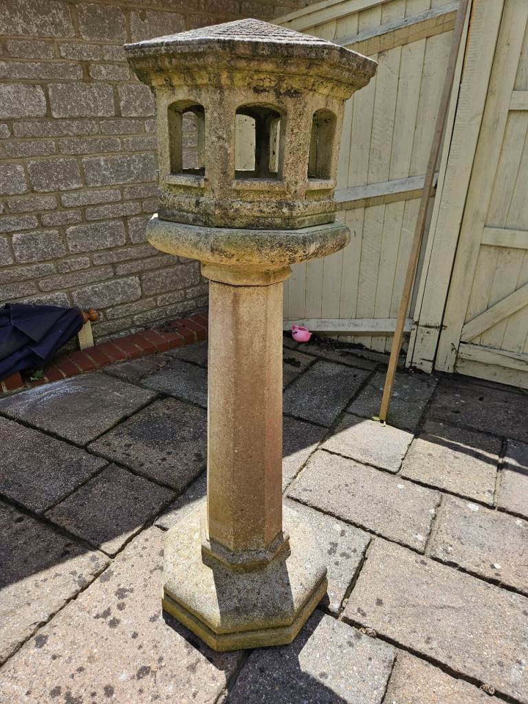 Reconstituted stone gaden bird feeder table